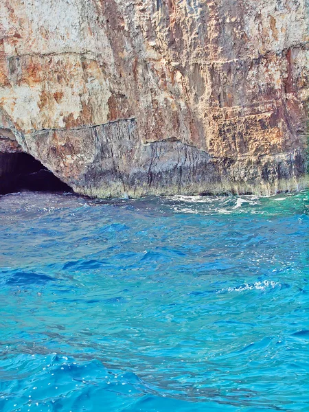 Azuurblauwe rotsachtige kustlijn van zante, Griekenland — Stockfoto
