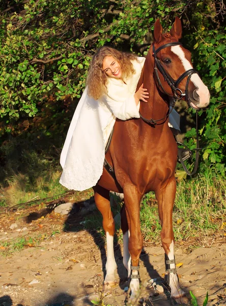 붉은 말 타고 신부 — 스톡 사진