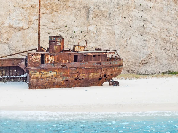 桑特岛海滩的沉船船 — 图库照片