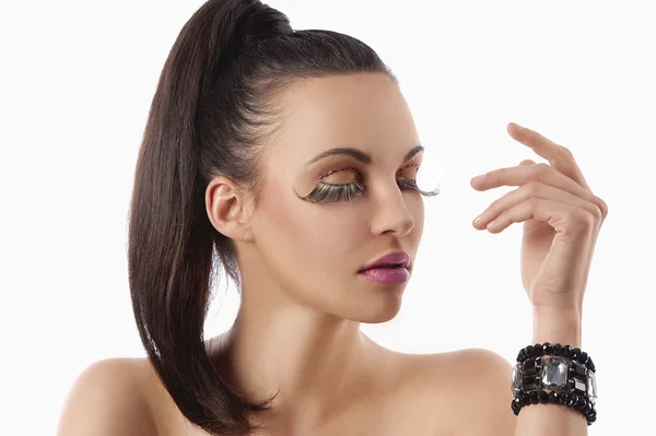 Skönhet skott med kreativa makeup och armband — Stockfoto