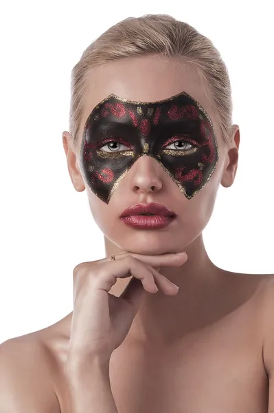 Söt flicka med carnival mask målad på ansikte — Stockfoto