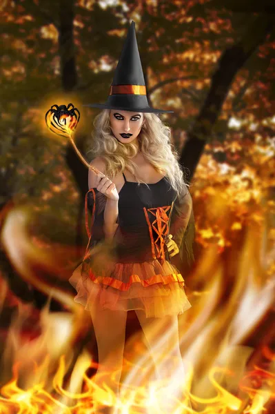 Witch met magische spin toverstaf — Stockfoto