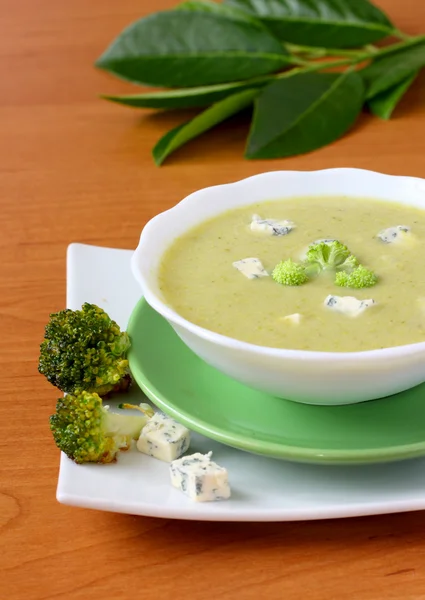 Brokkoli-Suppe mit Käse — Stockfoto