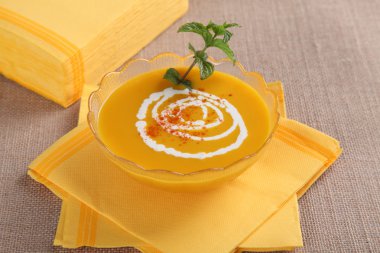 Balkabağı çorbası.