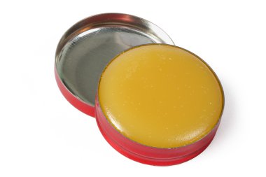 kutu ile kozmetik krem, beyaz zemin üzerine izole