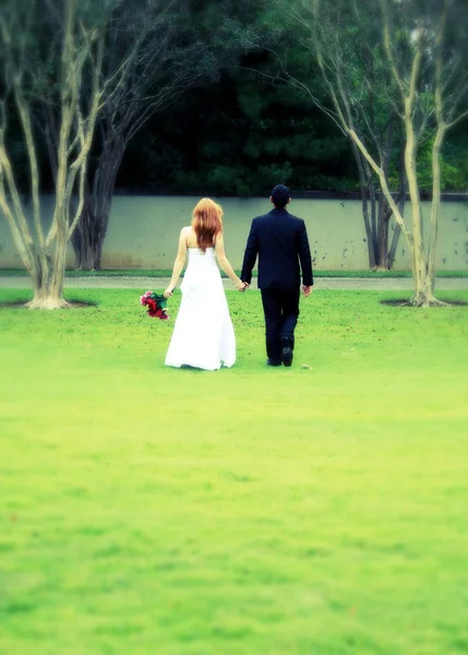 Bride and groom walking away, cross process, blur — Stock Photo, Image
