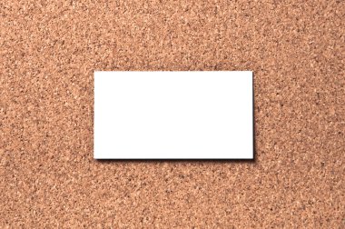 corkboard üzerinde beyaz kartvizit