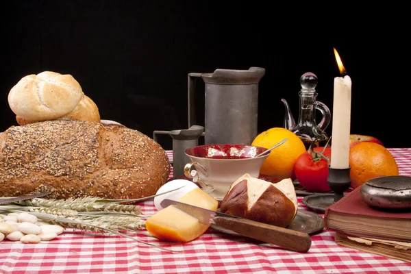 stock image Old fashioned lunch wtih bread and buns