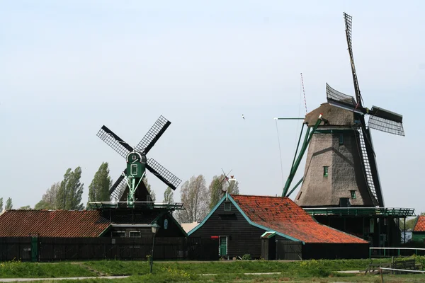 Moinhos de vento holandeses em Zaanse Schans — Fotografia de Stock