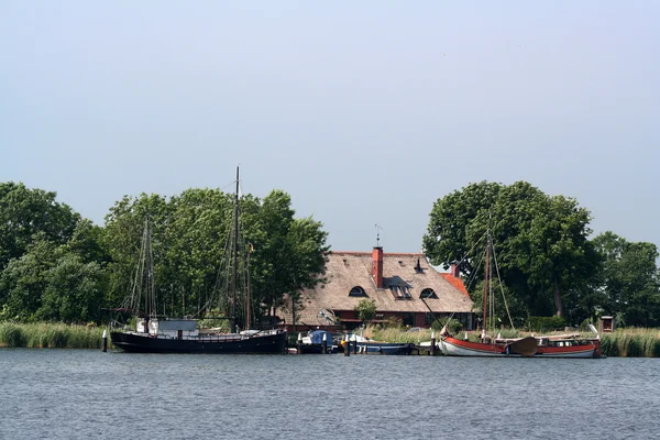 Se på den nederlandske landsbyen Zoutkamp – stockfoto
