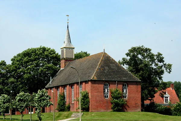Zoutkamp のオランダの村のオランダ改革派教会 — ストック写真