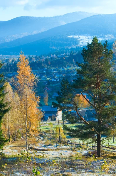 Jesień szron na górskiej Polanie — Zdjęcie stockowe