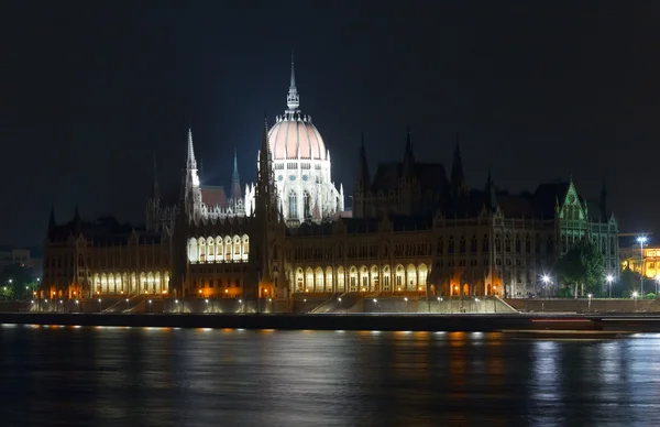 Budapeste Parlamento vista noturna — Fotografia de Stock