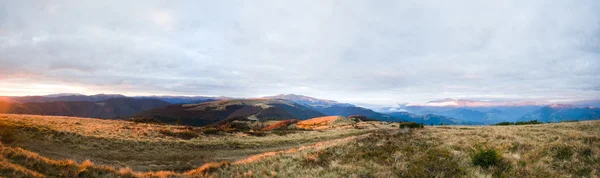 Autumn evening mountain plateau landscape — Stock Photo, Image