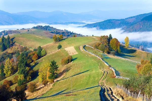 Autumn misty morning mountain hill — Stock Photo, Image