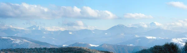 Października mgliste górskie panoramy — Zdjęcie stockowe