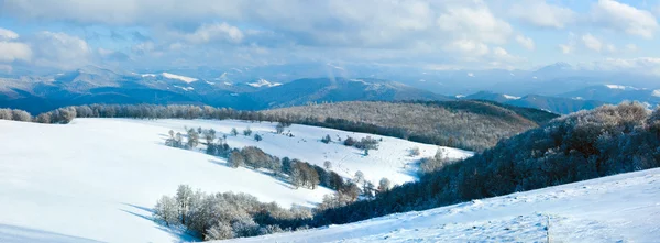 Října zamlžené horské panorama — Stock fotografie