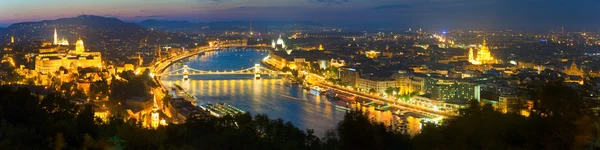 Boedapest nacht weergave — Stockfoto