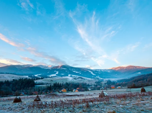 First autumn frosts and sunrise in mountain — Stock Photo, Image