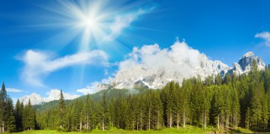 Dolomites dağ yaz görünümü