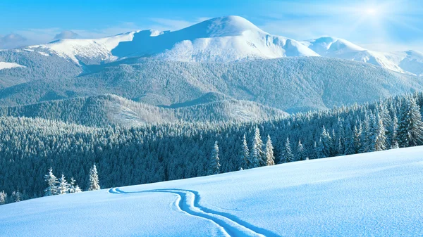 Winter mountain panorama with ski track — Stock Photo, Image