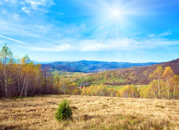 Podzimní krajina země (karpatský, Ukrajina). — Stock fotografie