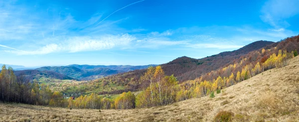 Φθινόπωρο χώρα ορεινό τοπίο (Καρπάθια, Ουκρανία). — Φωτογραφία Αρχείου