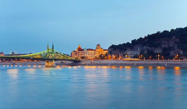 Ночной вид Будапешта — стоковое фото