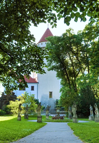 Κάστρο του ΚΟΝΟΠΙΣΤΕ αυλή (Δημοκρατία της Τσεχίας) — Φωτογραφία Αρχείου