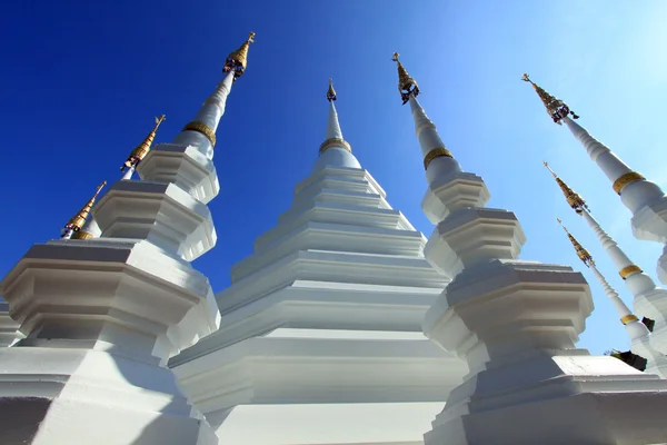 美丽的神庙和佛在泰国: 清迈 (扫管笏双关陶) — 图库照片