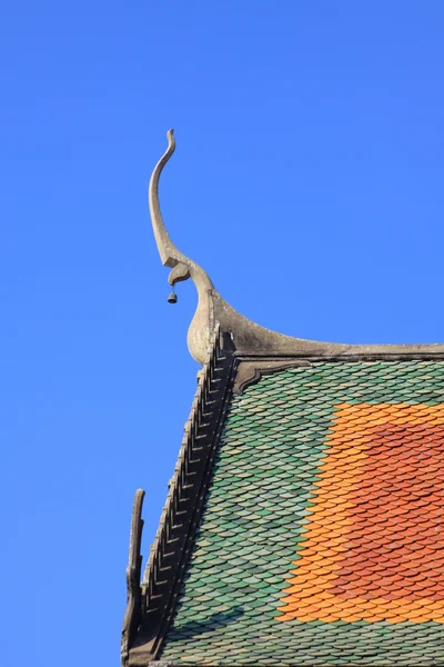 Parte do telhado do templo na Tailândia — Fotografia de Stock