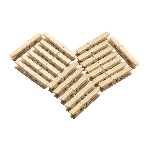 Любите деревянные зажимы: Изолированная форма сердца — стоковое фото