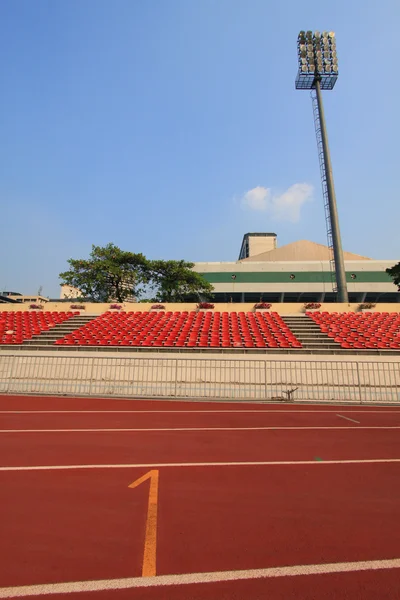 Corra pista de corrida no estádio esportivo — Fotografia de Stock