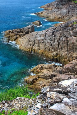 Güzel sahil ve Tayland'ın Adası dalga