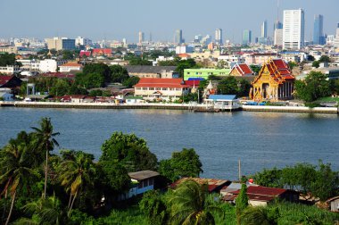 güzel Tayland tapınak neredeyse chaophaya Nehri