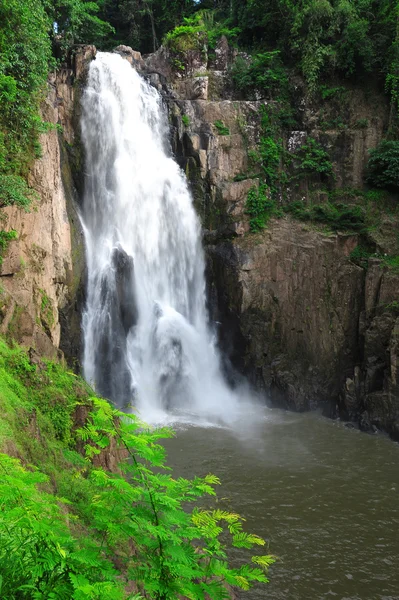 Hew Narok cascada: Hermosa cascada en Tailandia en Khaoyai nacional p —  Fotos de Stock