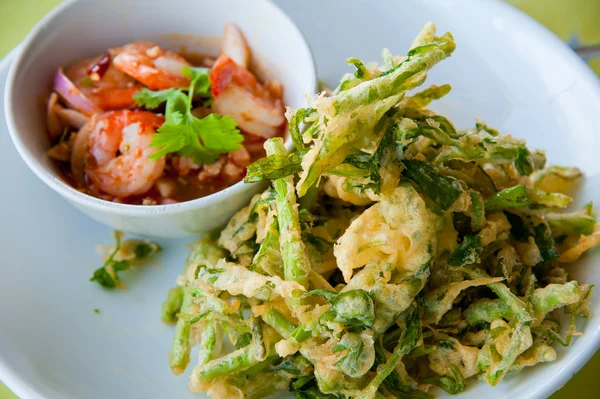 Deep fried morning glory with spicy shrimp salad — Stock Photo, Image