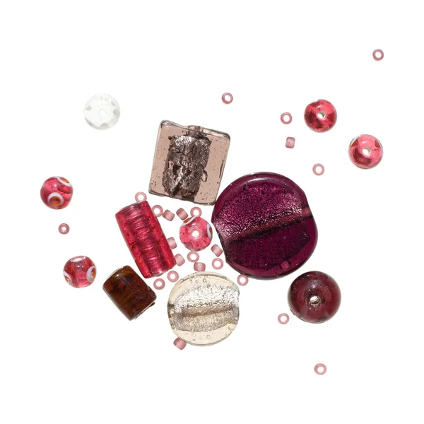Selección de perlas de vidrio en lila en rosa y lila, aisladas —  Fotos de Stock