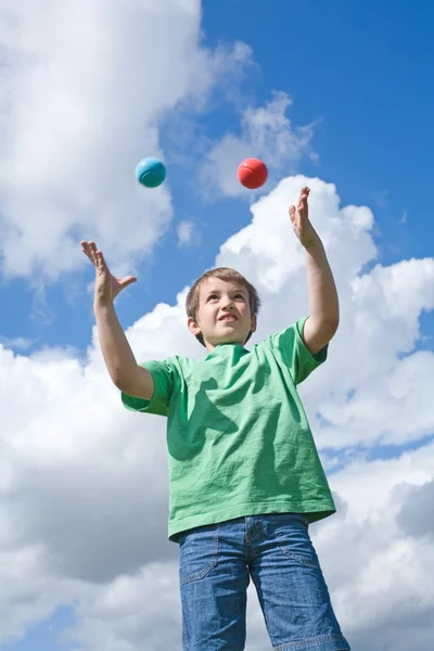 Apprendre à jongler (quelques flous de mouvement ) — Photo