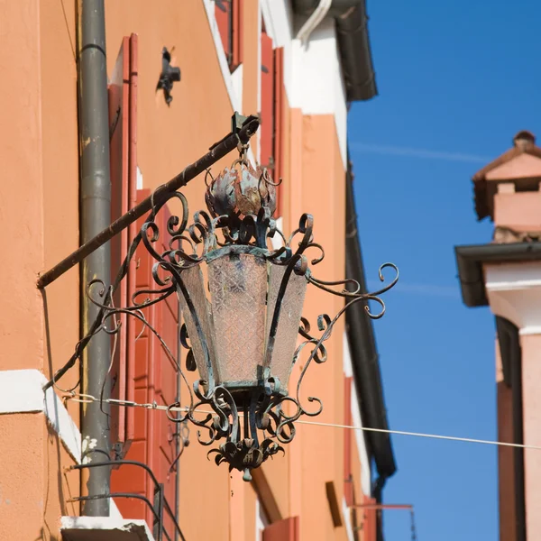 Eski köşe sokak lambası burano, İtalya; Veneto