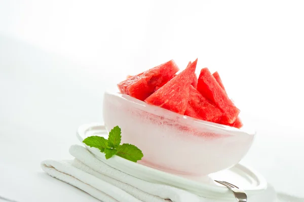 Wassermelone in einer Eisschale — Stockfoto