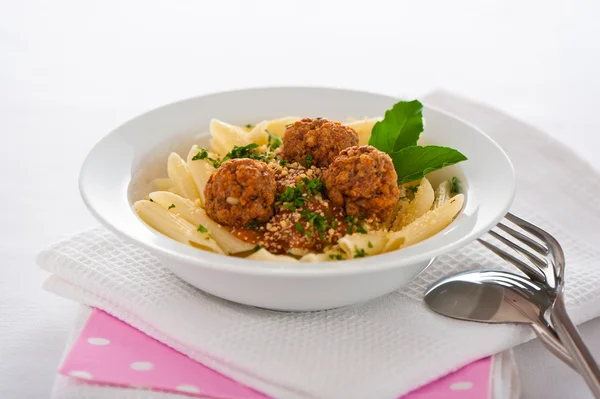 Pasta with tomato garlic sauce and meatballs — Stock Photo, Image