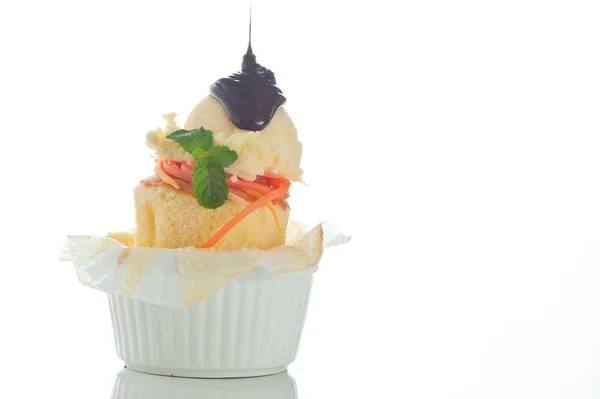 Kuchen mit Eis und Schokolade im Rameki — Stockfoto