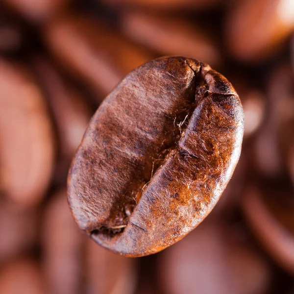 Макроизображение кофейных зерен — стоковое фото