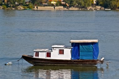 küçük bir balıkçı teknesi nehir Tuna