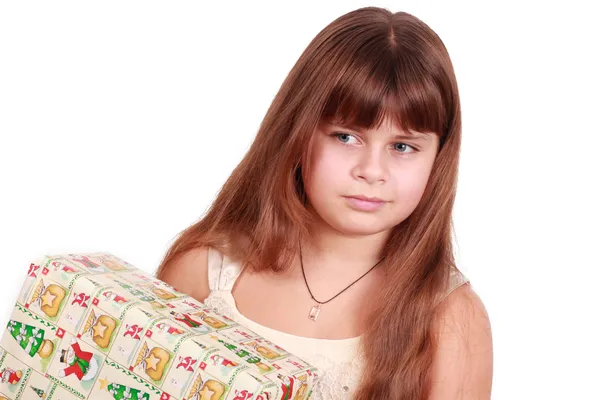 Bedårande flicka med nuvarande låda — Stockfoto