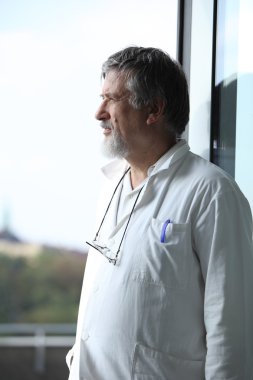 Bir Araştırma Merkezi/hastane arıyor ünlü bilim adamı/doktor