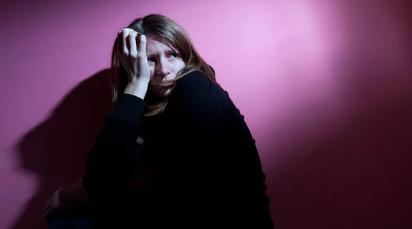 Fiatal nő szenved súlyos depresszióban — Stock Fotó