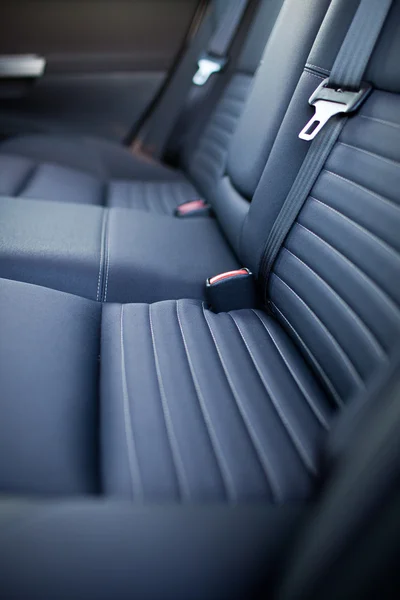 Wnętrze nowoczesnego samochodu (płytkie Dof - selektywne focus, stonowanych kolorów — Zdjęcie stockowe