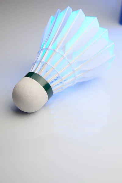Badminton badmintonbollen på vit — Stockfoto